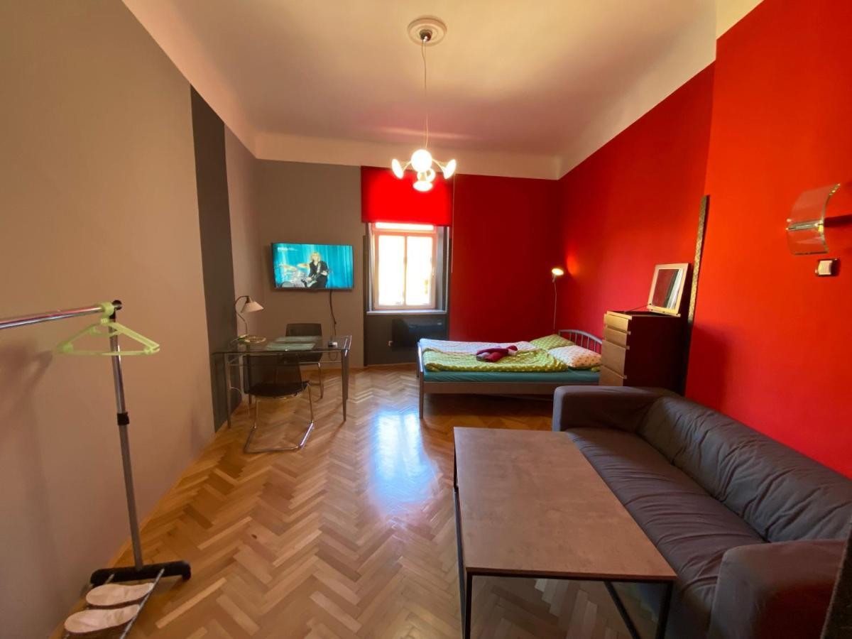 براغ Apartment B42 Bed And Cafe المظهر الخارجي الصورة